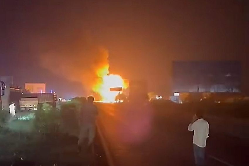 ਜੈਪੁਰ-ਅਜਮੇਰ ਹਾਈਵੇਅ &rsquo;ਤੇ ਟੈਂਕਰ ਨੇ LPG ਸਿਲੰਡਰਾਂ ਨਾਲ ਲੱਦੇ ਟਰੱਕ ਨੂੰ ਟੱਕਰ ਮਾਰੀ